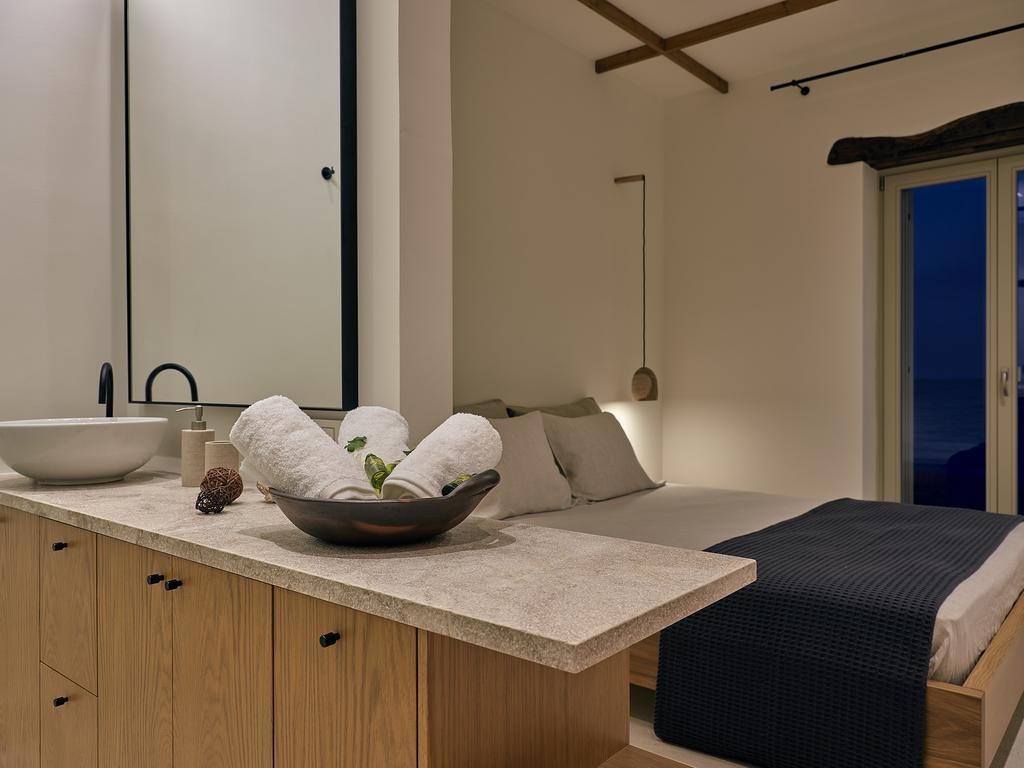 Niova Villa - Seafront, Private Pool And Ionian Sea Views, By Zantewize Alykes  Extérieur photo