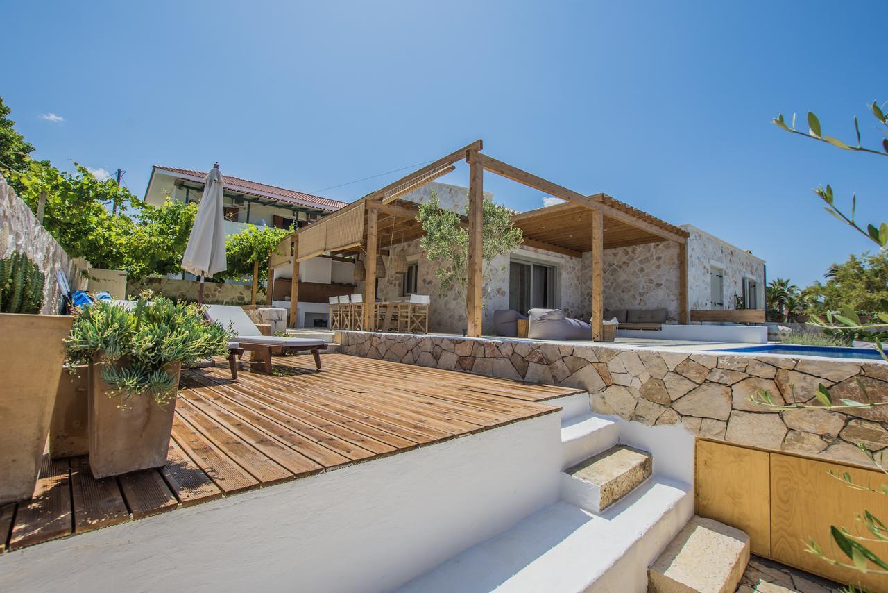 Niova Villa - Seafront, Private Pool And Ionian Sea Views, By Zantewize Alykes  Extérieur photo